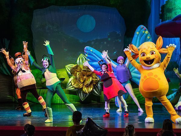 Новогодний спектакль "Первый Новый год!"